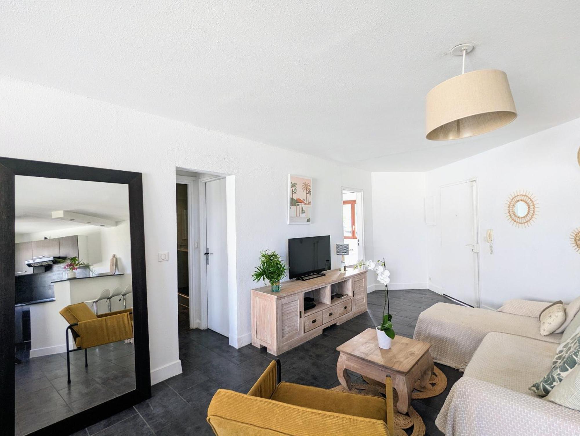 Cap Saint Gilles - T3 Vue Sur Le Port Apartment Exterior photo